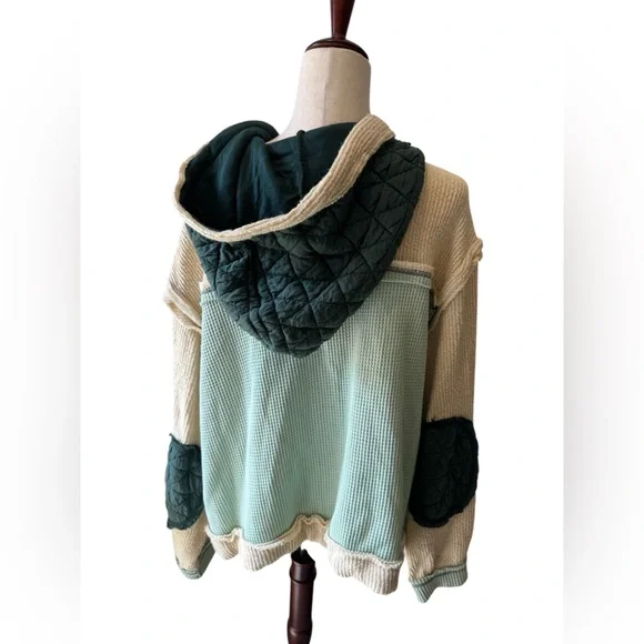 Green and Cream Quilted Hooded Jacket L Pol - Picture 3 of 5